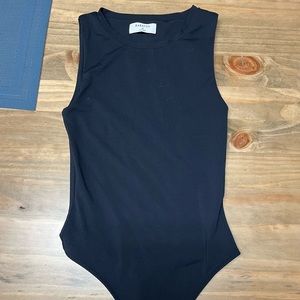 Aritzia Babaton Crewneck Contour Bodysuit